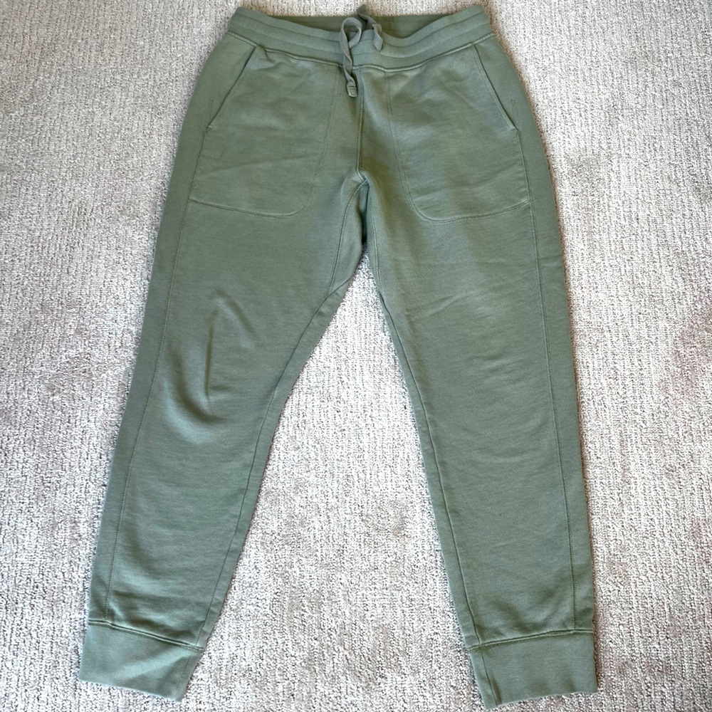 BANANA REPUBLIC Mens Joggers in green khaki color size Medium